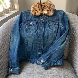 Jean jacket removable leopard faux fur collar.